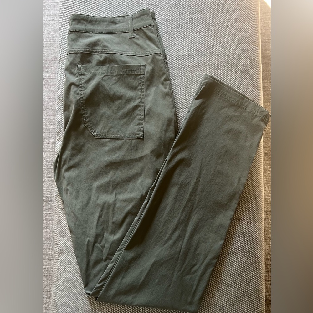 Men's American Tall Travel Pants Olive nylon/spandex blend